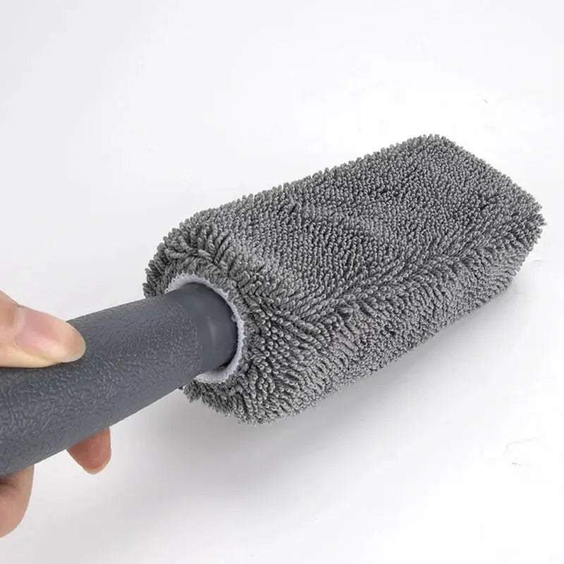 Brosse de nettoyage voiture avec manche ergonomique pour une prise en main confortable